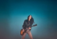 Laura Cox zapowiada  – „Head Above Water”